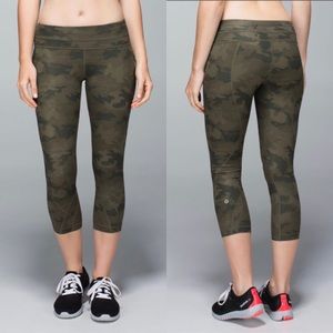 Lululemon Run: Inspire Crop II * Savasaha Camo 8